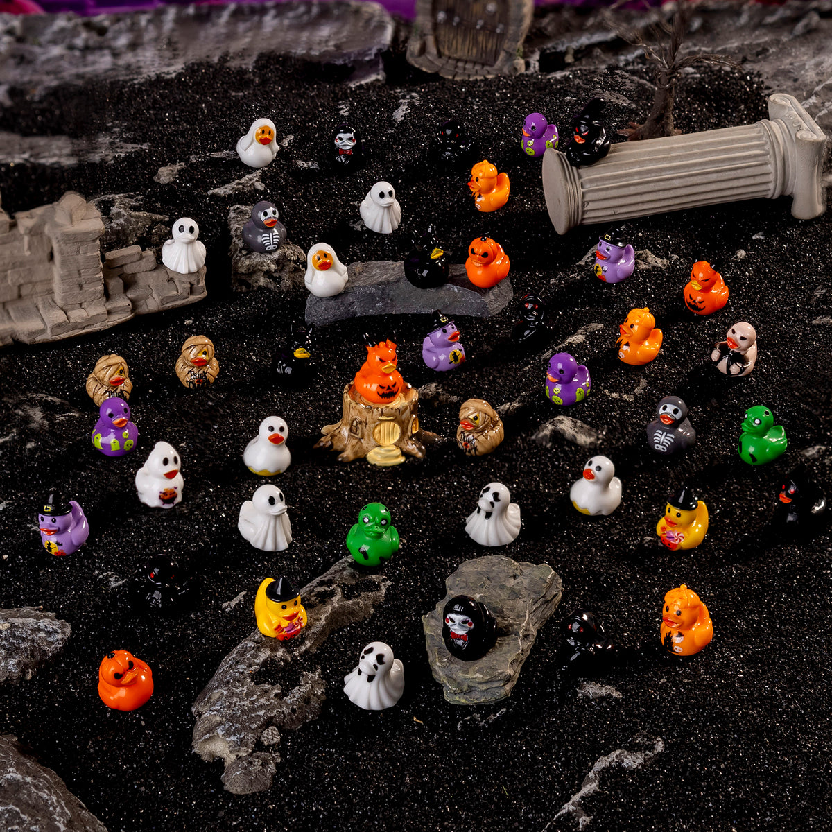 100Pcs Halloween 25 Styles Mini Ducks Miniature Halloween Resin Figurines Decor Novelty Small Tiny Resin Ducks Bulk Halloween Party Favors DIY Gift Dollhouse Decorations